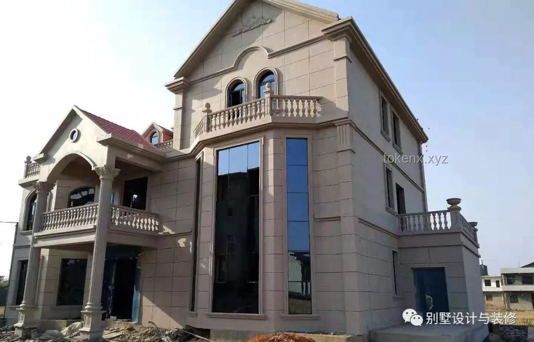 只剩几面烂墙的别墅拍出2683万：如何评估与处置废旧房产价值